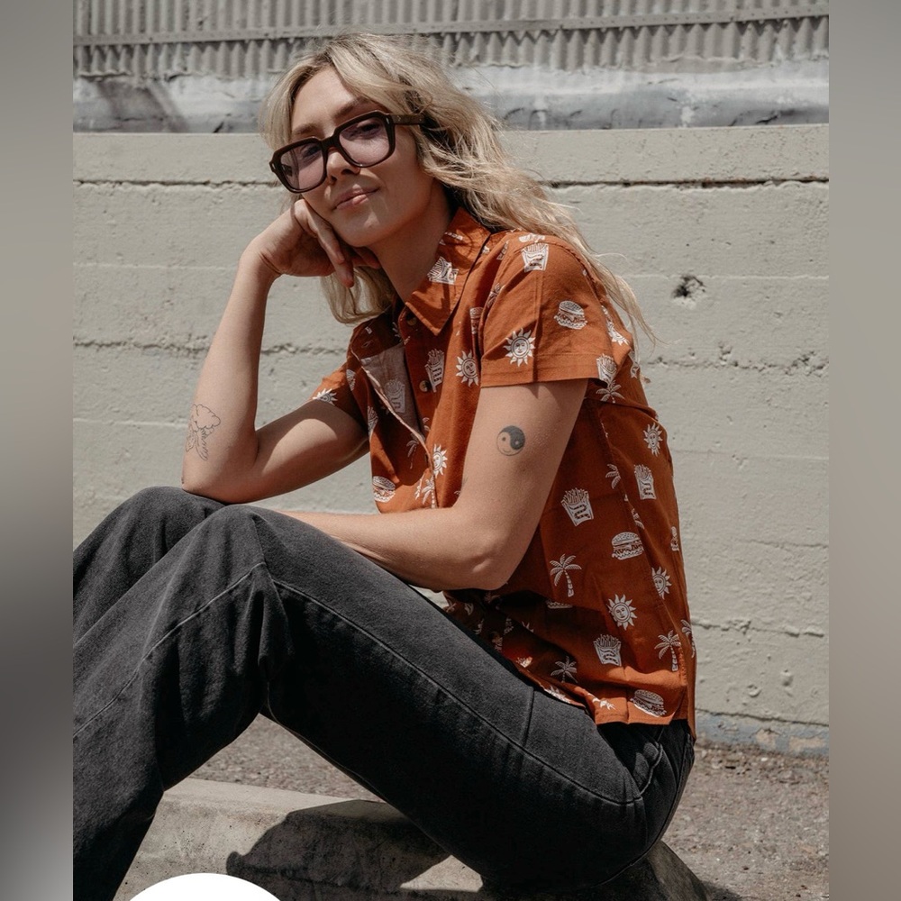 NWT Pyknic Take It Greasy Button-Up Shirt Novelty Camp Summer Brown White Unisex - Picture 2 of 10
